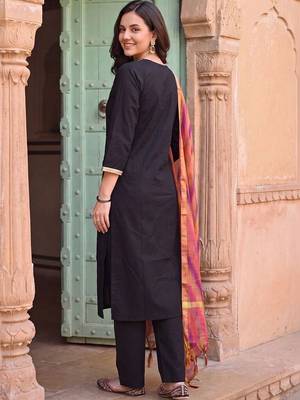 women ethnic motifs embroidered regular thread work kurta with trousers & with dupatta 4