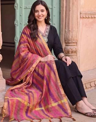 women ethnic motifs embroidered regular thread work kurta with trousers & with dupatta 5