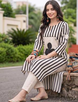 women printed regular cotton kurta with trousers 5