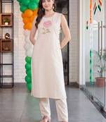 women floral embroidered regular kurta with trousers