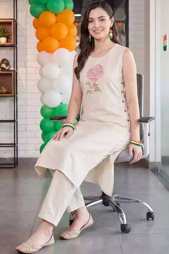 women floral embroidered regular kurta with trousers
