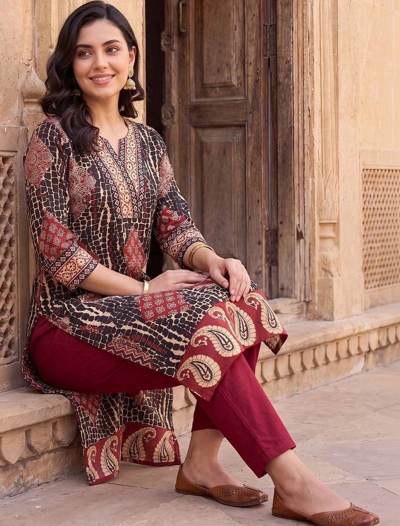 women ethnic motifs printed regular cotton kurta with trousers