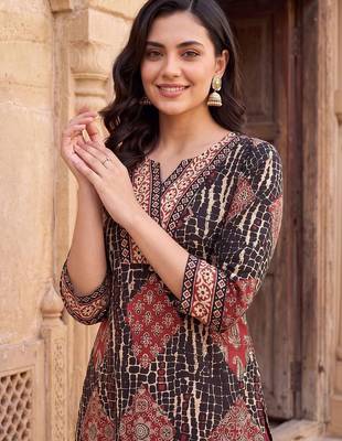 women ethnic motifs printed regular cotton kurta with trousers 2