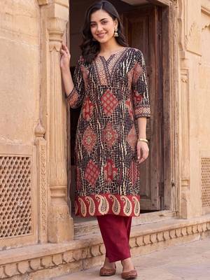 women ethnic motifs printed regular cotton kurta with trousers 5