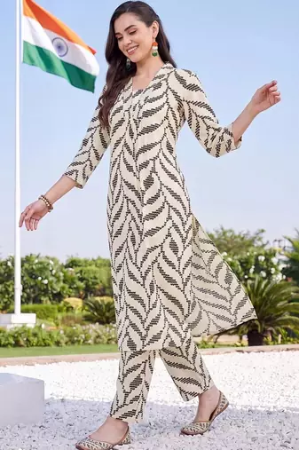 women printed regular kurta with trousers