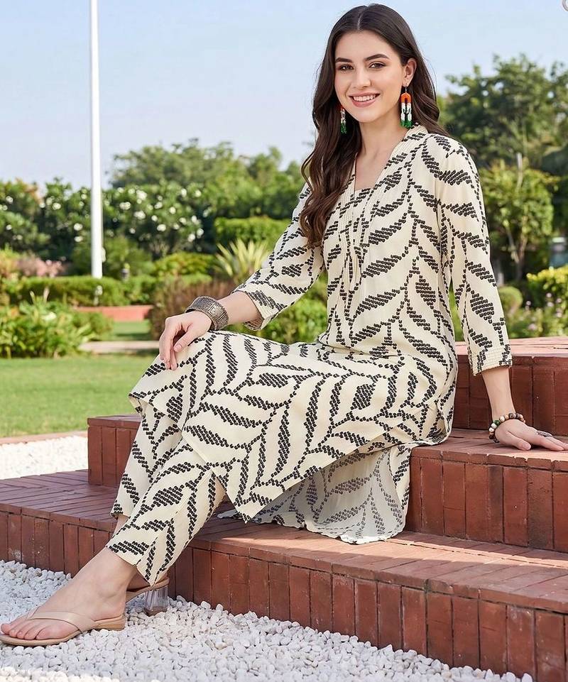 women printed regular kurta with trousers