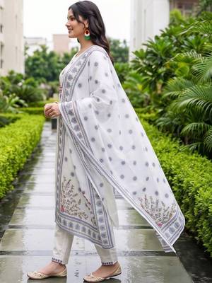 women ethnic motifs embroidered regular thread work cotton kurta with trousers & with dupatta 2