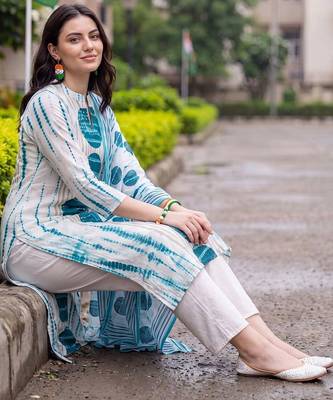 women dyed regular cotton kurta with trousers & with dupatta 5