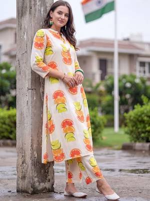 women printed regular cotton kurta with trousers 3