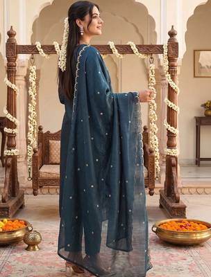 women ethnic motifs embroidered regular thread work kurta with trousers & with dupatta 3