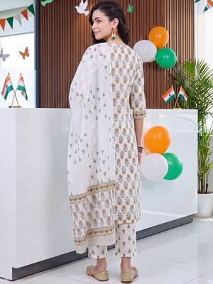 women ethnic motifs printed regular cotton kurta with trousers & with dupatta 4
