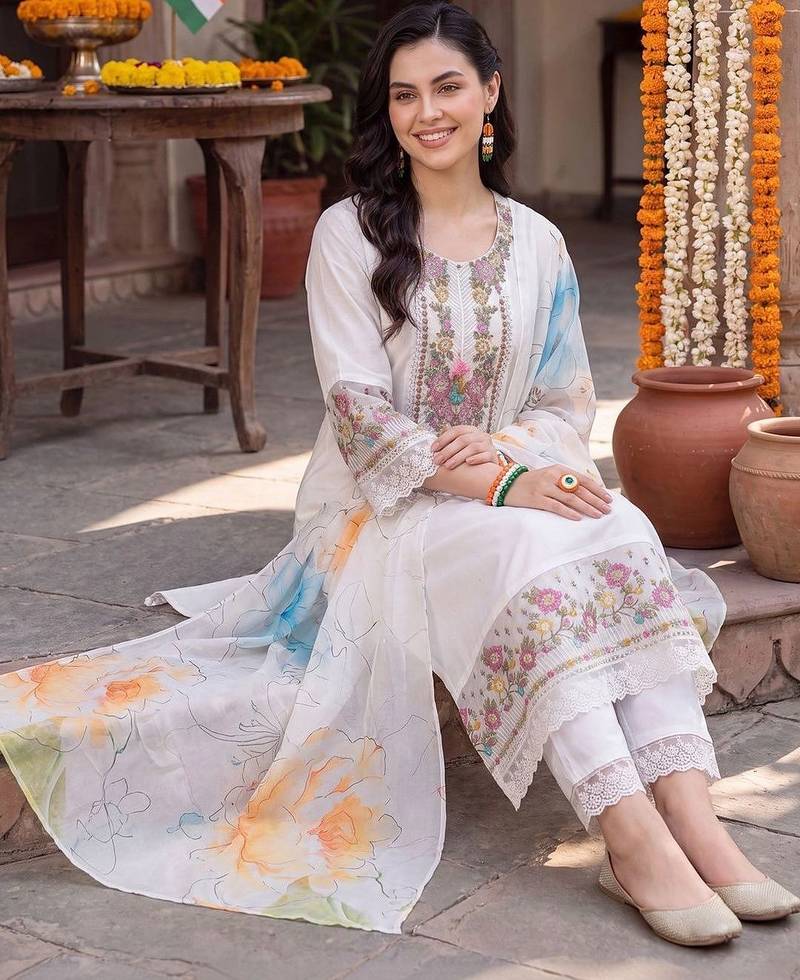 women floral embroidered regular thread work liva kurta with trousers & with dupatta
