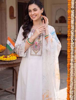 women floral embroidered regular thread work liva kurta with trousers & with dupatta 4