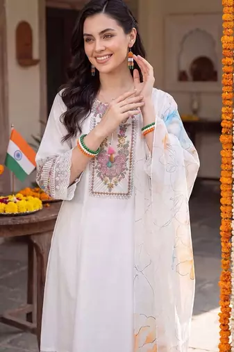 women floral embroidered regular thread work liva kurta with trousers & with dupatta