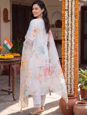 women floral embroidered regular thread work liva kurta with trousers & with dupatta 5