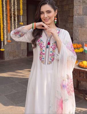 women floral embroidered regular thread work kurta with trousers & with dupatta 2
