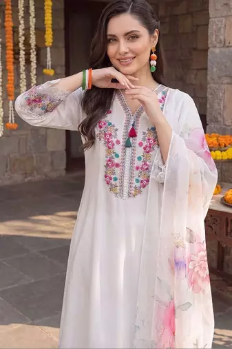 women floral embroidered regular thread work kurta with trousers & with dupatta