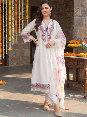 women floral embroidered regular thread work kurta with trousers & with dupatta 4