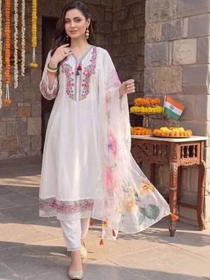women floral embroidered regular thread work kurta with trousers & with dupatta 6