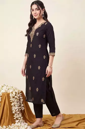 women ethnic motifs embroidered regular thread work kurta with trousers