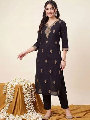 women ethnic motifs embroidered regular thread work kurta with trousers 6