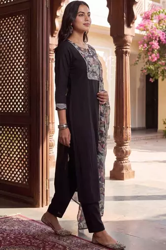 women floral regular thread work kurta with trousers & with dupatta