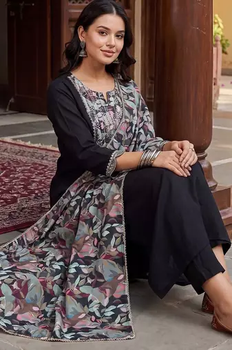 women floral regular thread work kurta with trousers & with dupatta