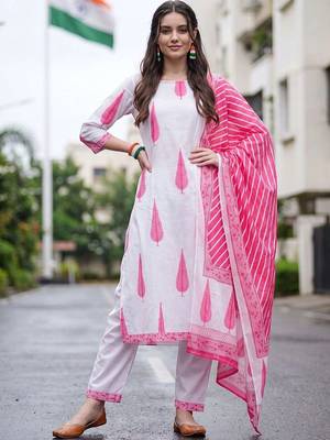 women ethnic motifs printed regular cotton kurta with trousers & with dupatta 1