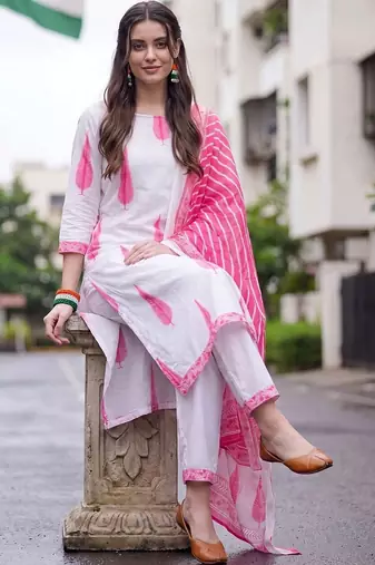women ethnic motifs printed regular cotton kurta with trousers & with dupatta