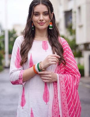 women ethnic motifs printed regular cotton kurta with trousers & with dupatta 5