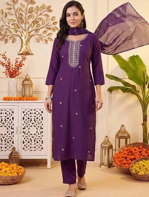 women ethnic regular thread work kurta with trousers & with dupatta 3