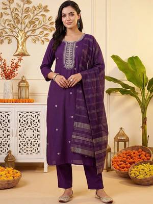 women ethnic regular thread work kurta with trousers & with dupatta 5