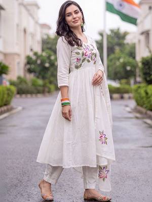 women floral printed empire cotton kurta with trousers & with dupatta 3