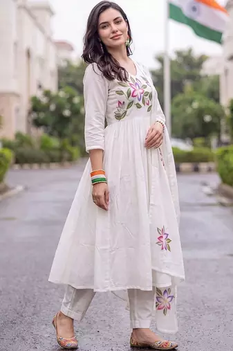 women floral printed empire cotton kurta with trousers & with dupatta