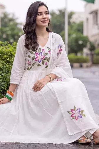 women floral printed empire cotton kurta with trousers & with dupatta