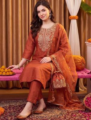 women ethnic motifs embroidered regular thread work liva kurta with trousers & with dupatta 2