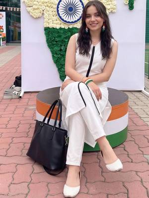 women regular kurta with trousers 5
