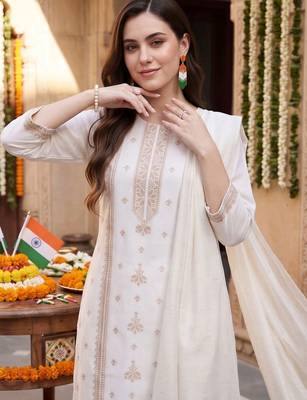 women ethnic motifs embroidered regular thread work kurta with trousers & with dupatta 2