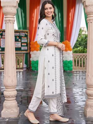 women ethnic motifs printed regular kurta with trousers & with dupatta 1