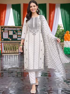 women ethnic motifs printed regular kurta with trousers & with dupatta 3