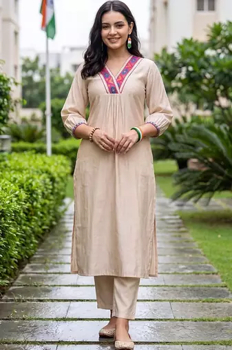 women ethnic motifs regular thread work liva kurta with trousers
