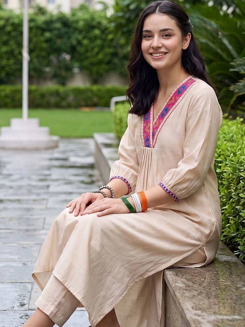 women ethnic motifs regular thread work liva kurta with trousers