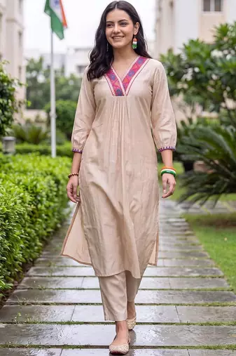 women ethnic motifs regular thread work liva kurta with trousers