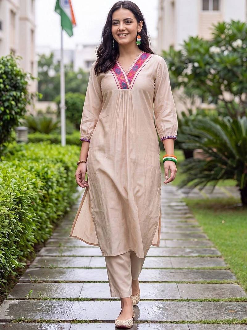 women ethnic motifs regular thread work liva kurta with trousers