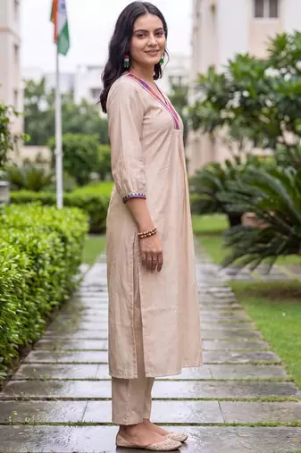 women ethnic motifs regular thread work liva kurta with trousers