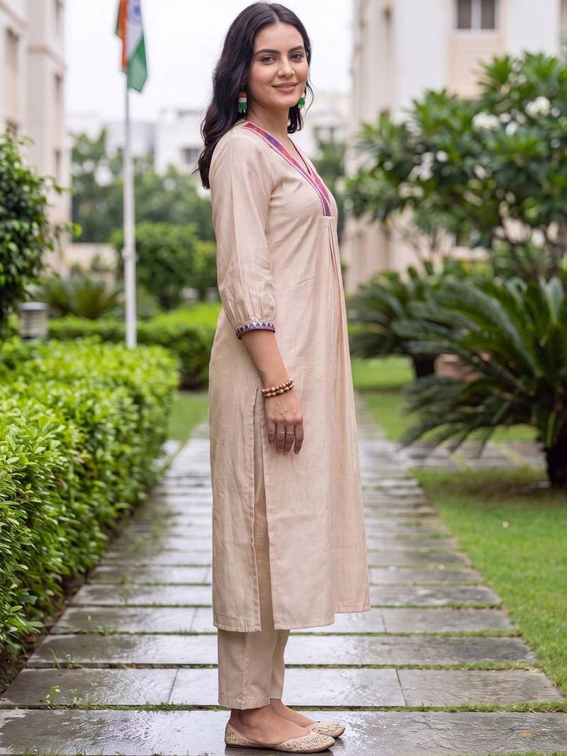 women ethnic motifs regular thread work liva kurta with trousers