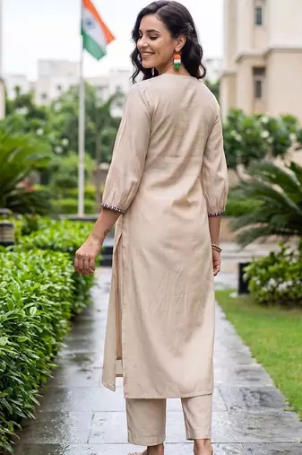 women ethnic motifs regular thread work liva kurta with trousers