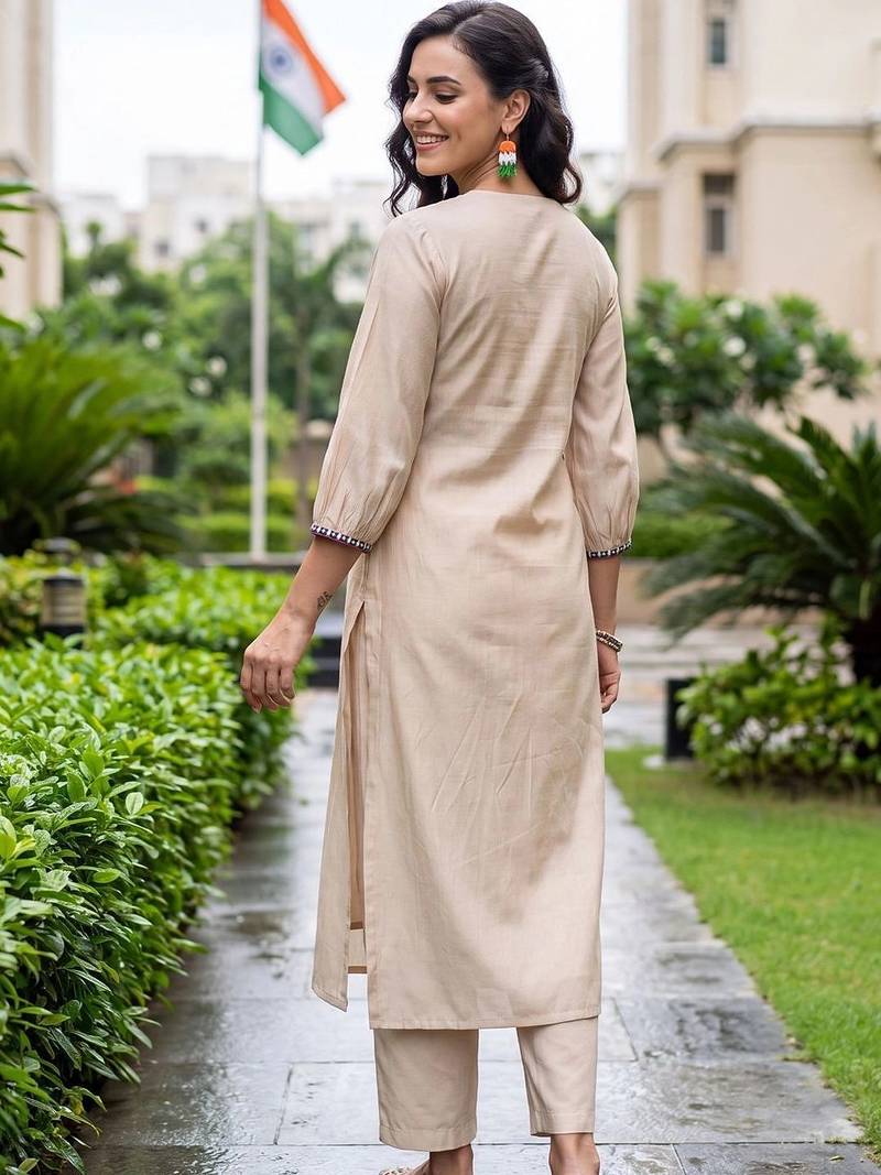 women ethnic motifs regular thread work liva kurta with trousers