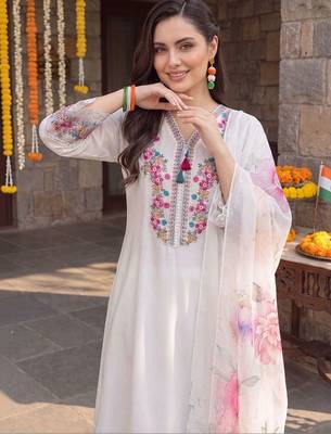 women floral embroidered regular thread work kurta with trousers & with dupatta 2