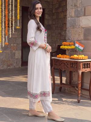 women floral embroidered regular thread work kurta with trousers & with dupatta 3